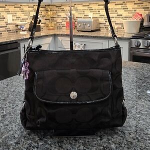 EUC Coach Kyra Daisy Signature Crossbody Black & Brown w Coach Poppy Daisy Charm